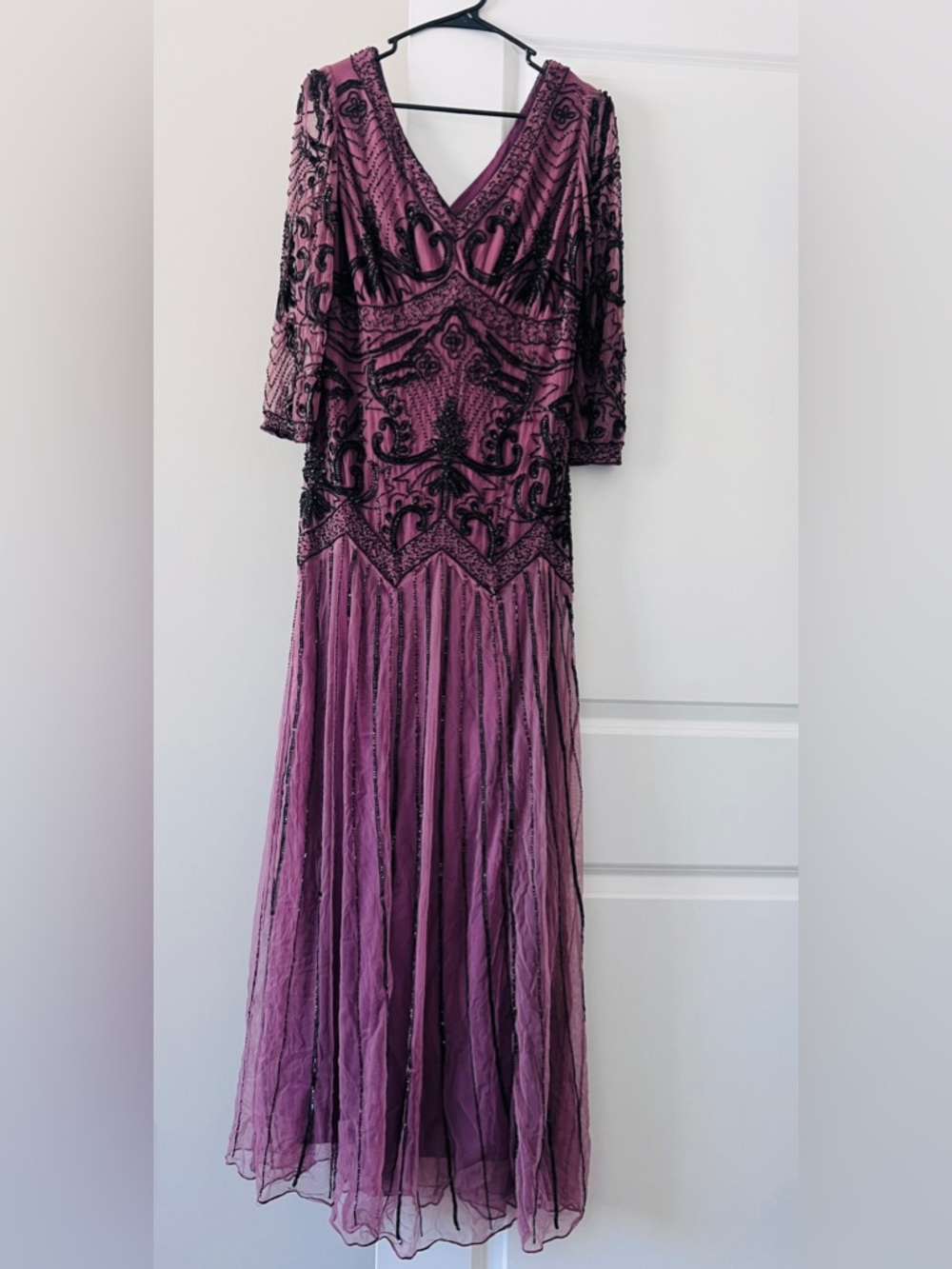 Pisarro Nights Mauve Embellished V-Neck Evening Gown size 8 NWT